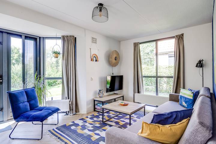 Vakantiepark voor 6 personen, with terras and uitzicht op het meer as well as tuin de Betuwe