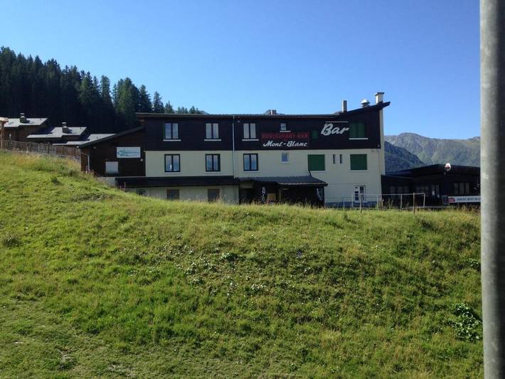 Gîte pour 2 personnes, avec terrasse et vue, animaux acceptés
