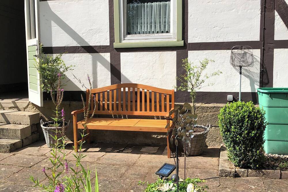 Fewo ü. 2Etagen, mit Hof+Garten+Stellplatz, ideal f. Urlauber mit Kind u/o Kegel in Delligsen, Landkreis Holzminden