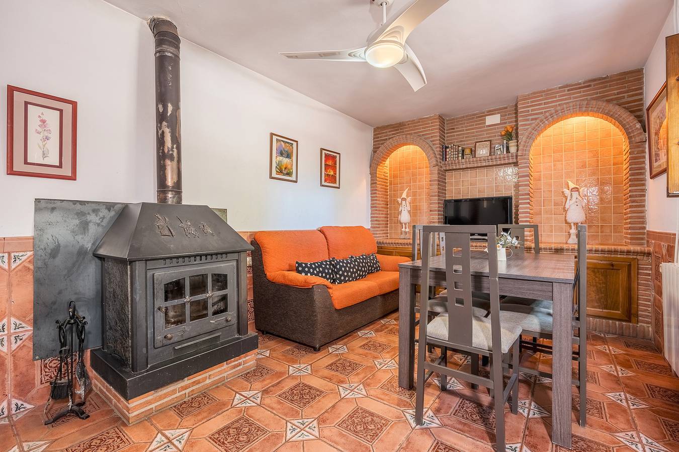 Country House 'Roque' with Mountain View, Wi-Fi and Air Conditioning in Surroundings of Sierra Nevada, Monachil