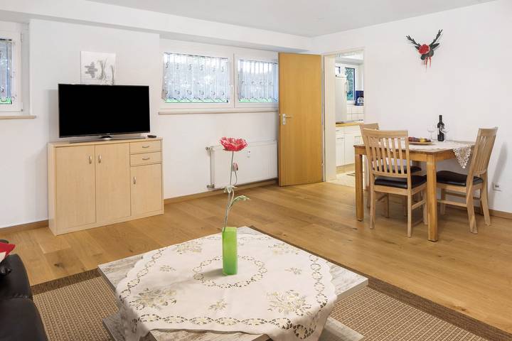 Hel lägenhet, Apartment 'Ferienwohnung Umkirch' with Wi-Fi in Umkirch, Südschwarzwald
