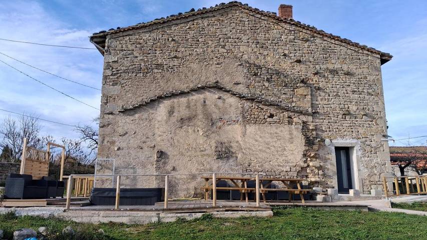 Location de vacances pour 15 personnes, avec jacuzzi et jardin ainsi que sauna et terrasse, animaux acceptés à Vollore-Montagne - 4