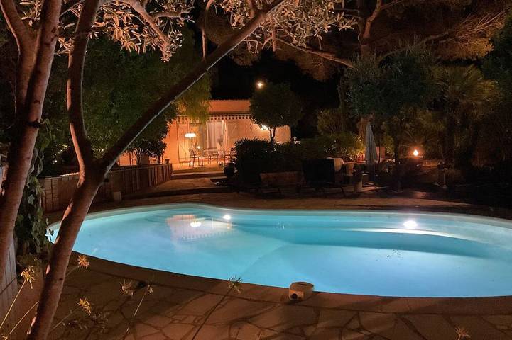 Villa pour 8 personnes, avec jardin dans Boulouris