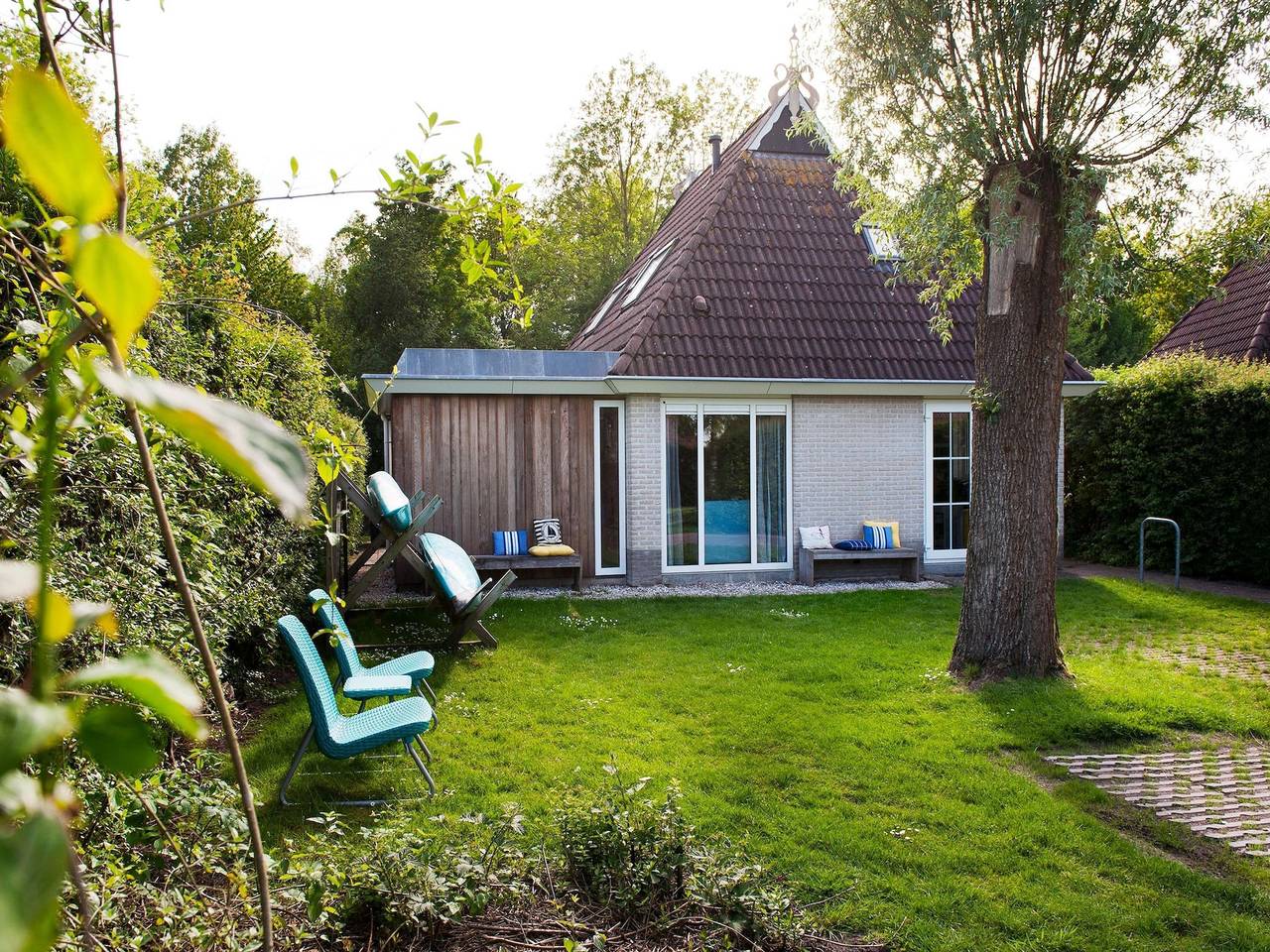 Bungalow near De Alde Feanen Reserve in Earnewâld, Nationalpark De Alde Feanen