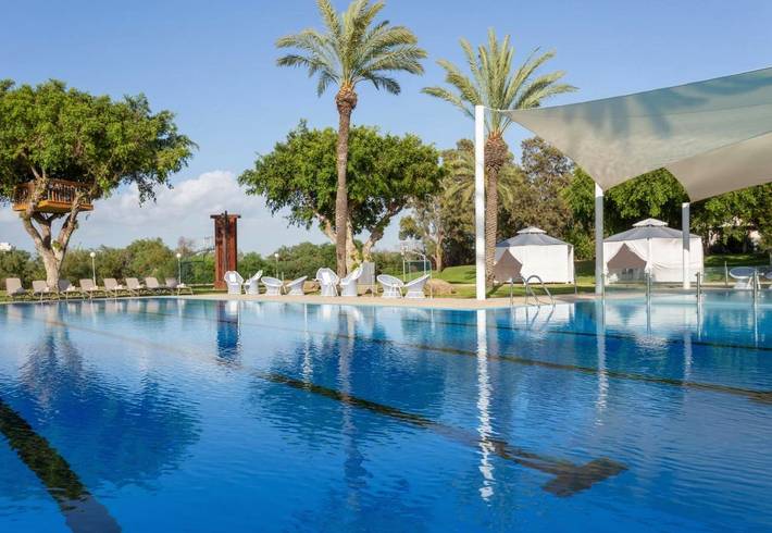 Hôtel pour 2 personnes, avec jardin et bassin pour enfant ainsi que piscine et vue