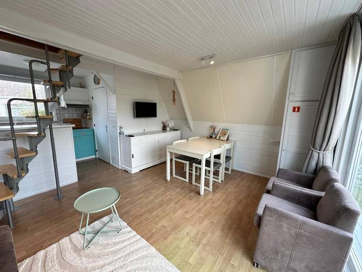 Chalet pour 4 personnes, avec jardin ainsi que vue et piscine, adapté aux familles