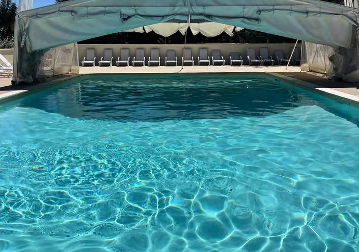 Mobil home pour 4 personnes, avec terrasse ainsi que piscine et vue, animaux acceptés à La Chapelle-Aubareil - 2