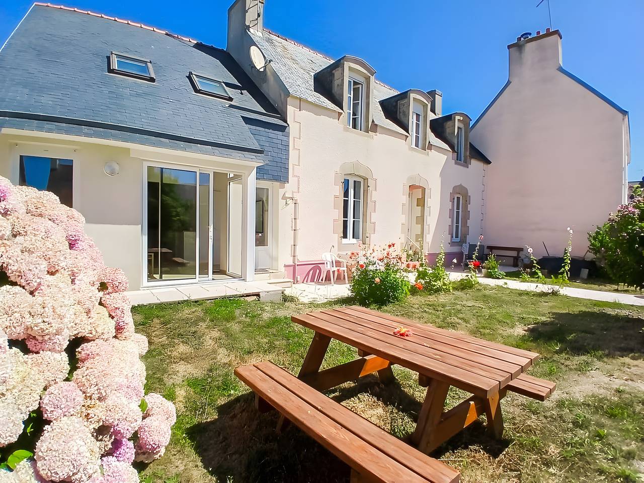Renoviertes Familienhaus, 50 m vom Meer – 4 Schlafzimmer, Garten, Strände zu Fuß erreichbar! in Saint-Guénolé, Penmarc'h