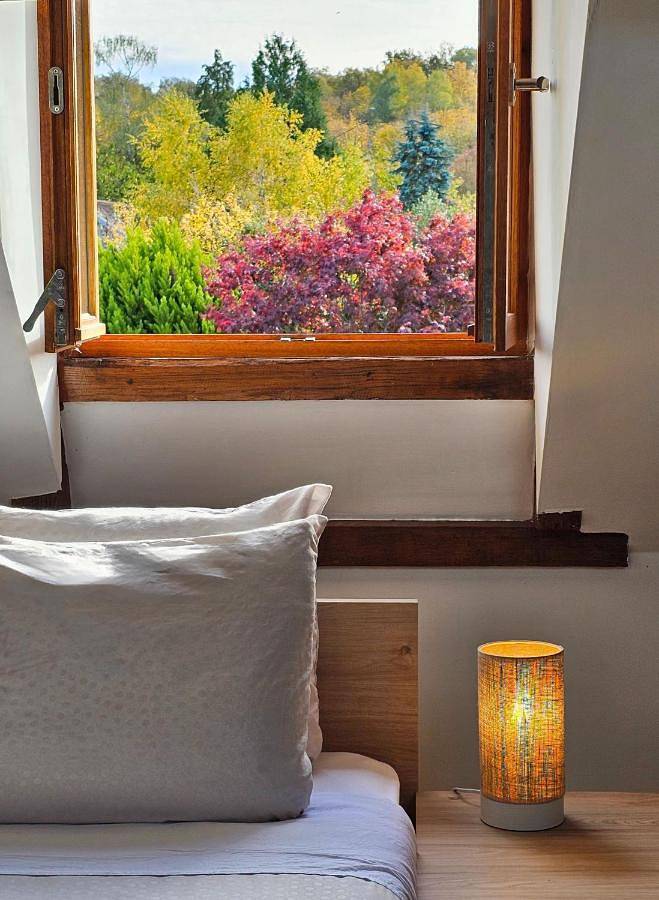 Location de vacances pour 3 personnes, avec jardin ainsi que vue et piscine à Saint-Yrieix-la-Perche - 4