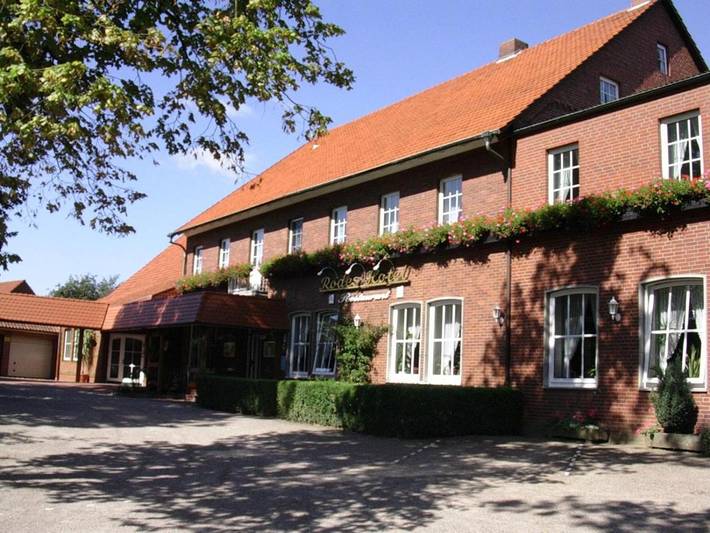 Hotel, mit Terrasse und Garten