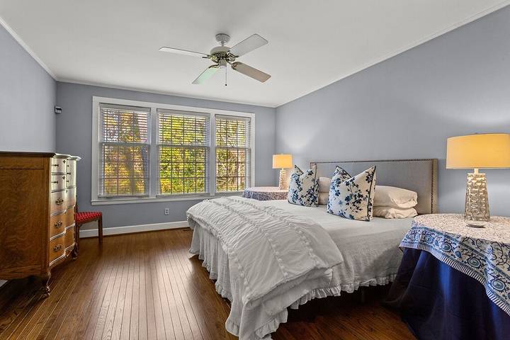 Vacation rental for 8 people, with pool and yard in Fulton County