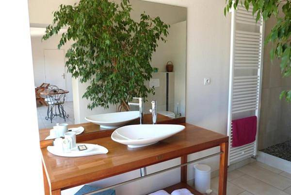 Appartement entier, Apartment with Pool View in Foussemagne, Territoire de Belfort