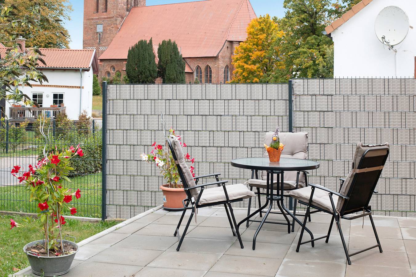 Ganze Wohnung, Apartment 'Haus Kirchenblick' mit privater Terrasse, Gemeinschaftsgarten und Wlan in Kalkhorst, Nordwestmecklenburg (Wismar und Umgebung)