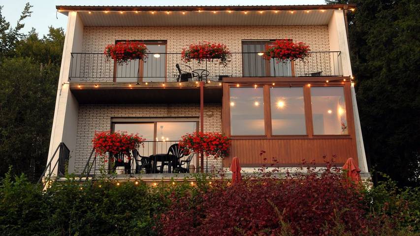 Location de vacances pour 12 personnes, avec sauna ainsi que balcon et jardin dans Thirimont