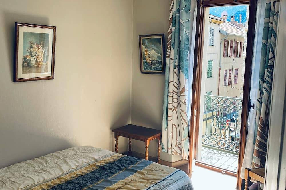 Ganze Wohnung, Bright 3-room apartment on the village square, in Saint-Martin-Vésubie, Nizza und Umgebung