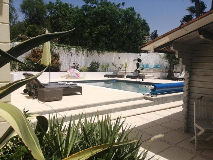 Chambre d’hôte pour 2 personnes, avec piscine ainsi que vue et jardin
