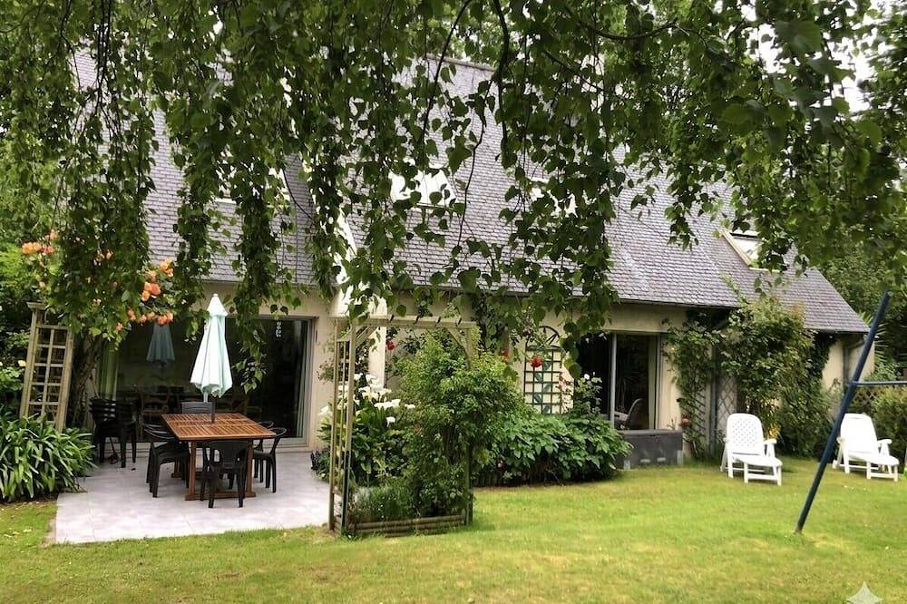 Peaceful house between sea and forest near Perros-Guirec in Louannec, Pink Granite Coast
