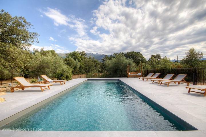 Gîte pour 6 personnes, avec Terrasse et Jardin ainsi que Piscine et Vue à Speloncato