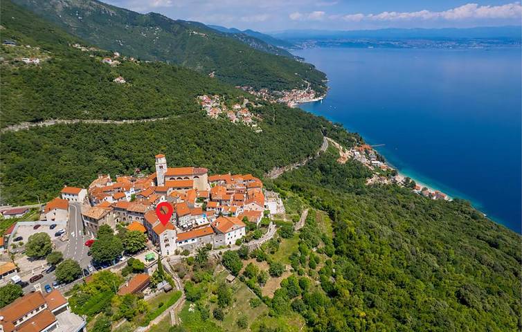 Ferienwohnung für 2 Personen, mit Terrasse und Garten in Mošćenice