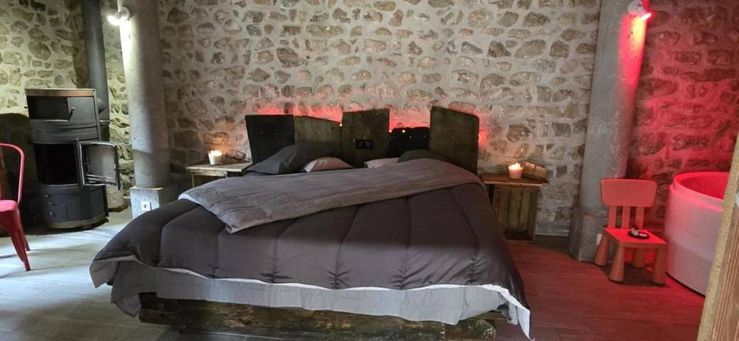 Location de vacances pour 2 personnes, avec jacuzzi et jardin à Satillieu - 4