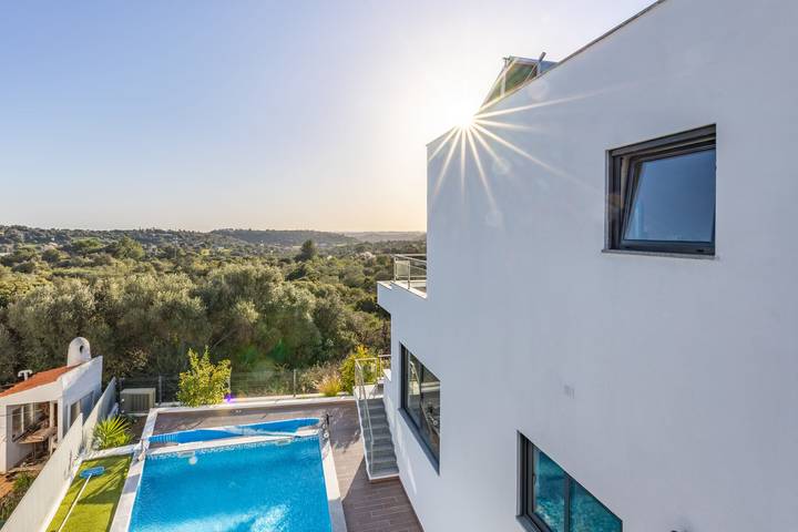 Casa de férias para 8 pessoas, com Varanda e Terraço e ainda Jardim and Piscina em Município de Portimão