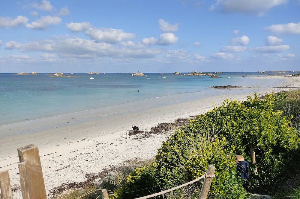 4 star architect villa with Pool, direct access to the beach  in Santec, Ceinture Dorée