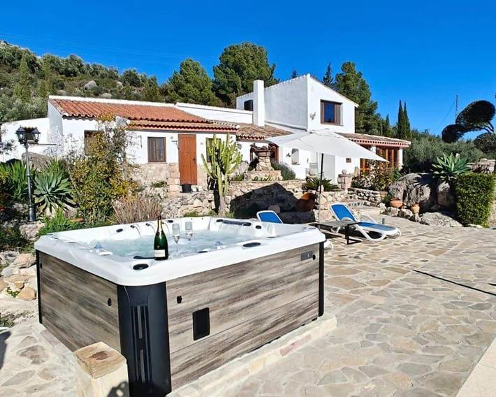 Casa de vacaciones para 8 personas, con piscina además de jacuzzi y jardín, Se admiten mascotas - 1