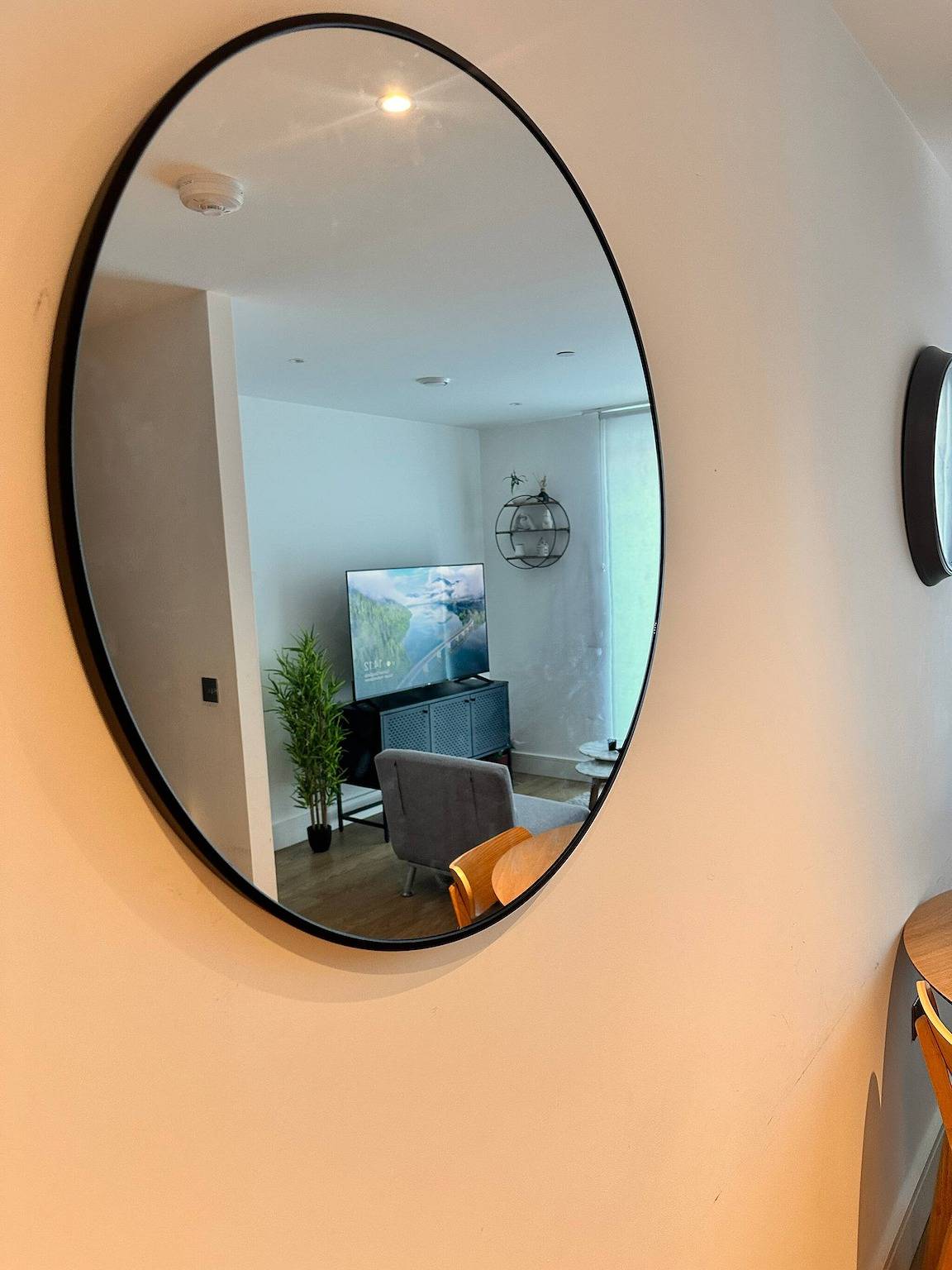 Entire apartment, Cozy one bedroom with a Big Balcony and parking in Birmingham, Birmingham Area
