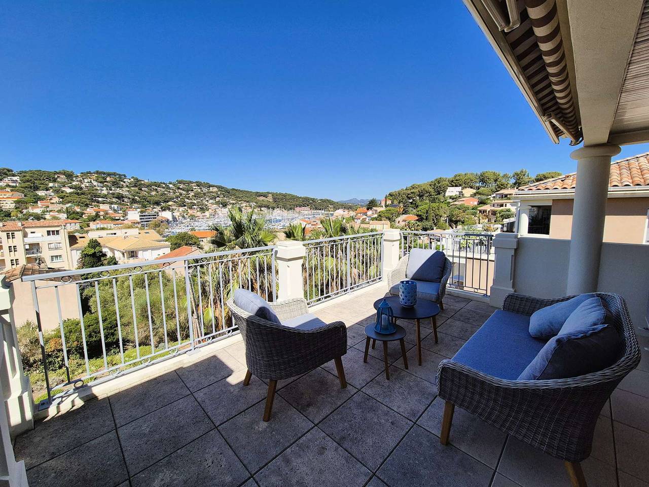 Appartement de vacances entier, Appartement contemporain 2 chambres – Vue mer - Climatisé - Tout à pied in Saint-Mandrier-sur-Mer, Région de Toulon