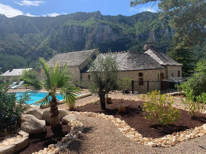 Chambre d’hôte pour 2 personnes, avec piscine ainsi que jardin et jacuzzi dans Gorges du Tarn Causses