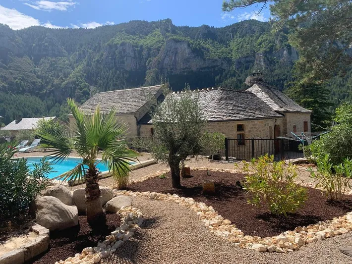 Alojamiento y desayuno para 2 personas, con jacuzzi además de jardín y piscina - 1