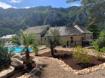 Chambre d’hôte pour 2 personnes, avec piscine ainsi que jacuzzi et jardin dans les Gorges du Tarn
