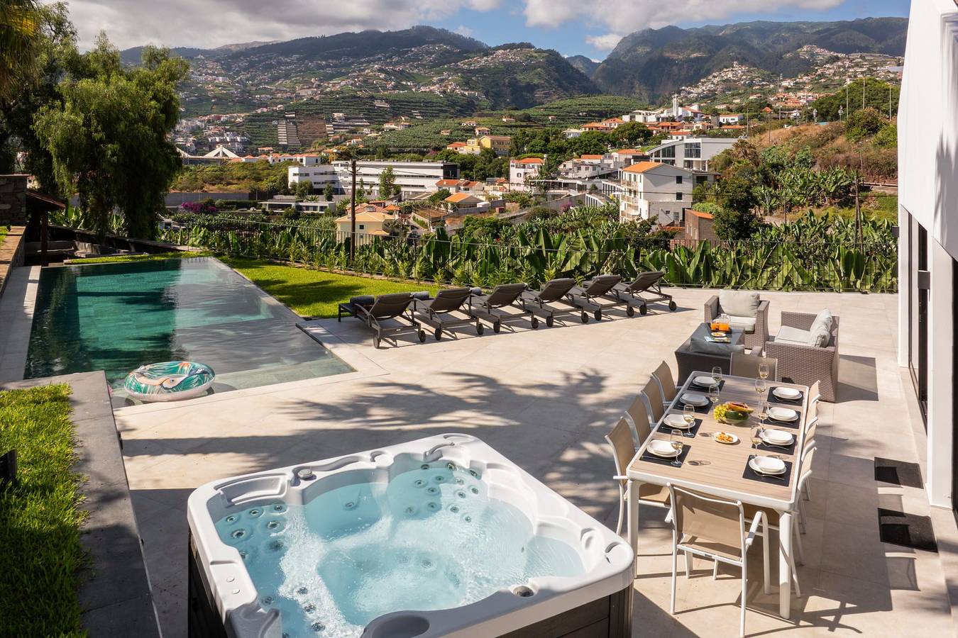 Garden Villa - Luxuriöser Rückzugsort mit Pool und Aussicht in São Martinho, Madeira