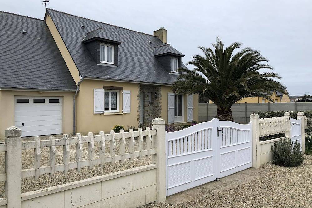 La Maison De La Plage located 250 metres from the beach and 1 km from the shops in Surtainville, Côte de la Déroute