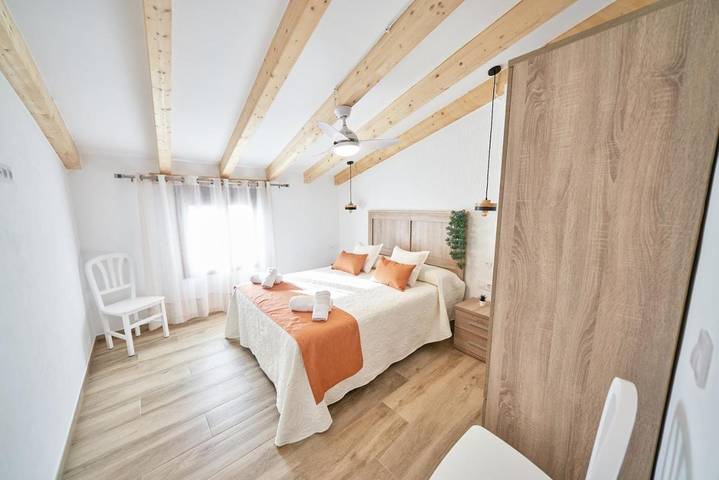 Casa rural para 12 personas, con piscina y terraza, Se admiten mascotas en Casas de Fernando Alonso