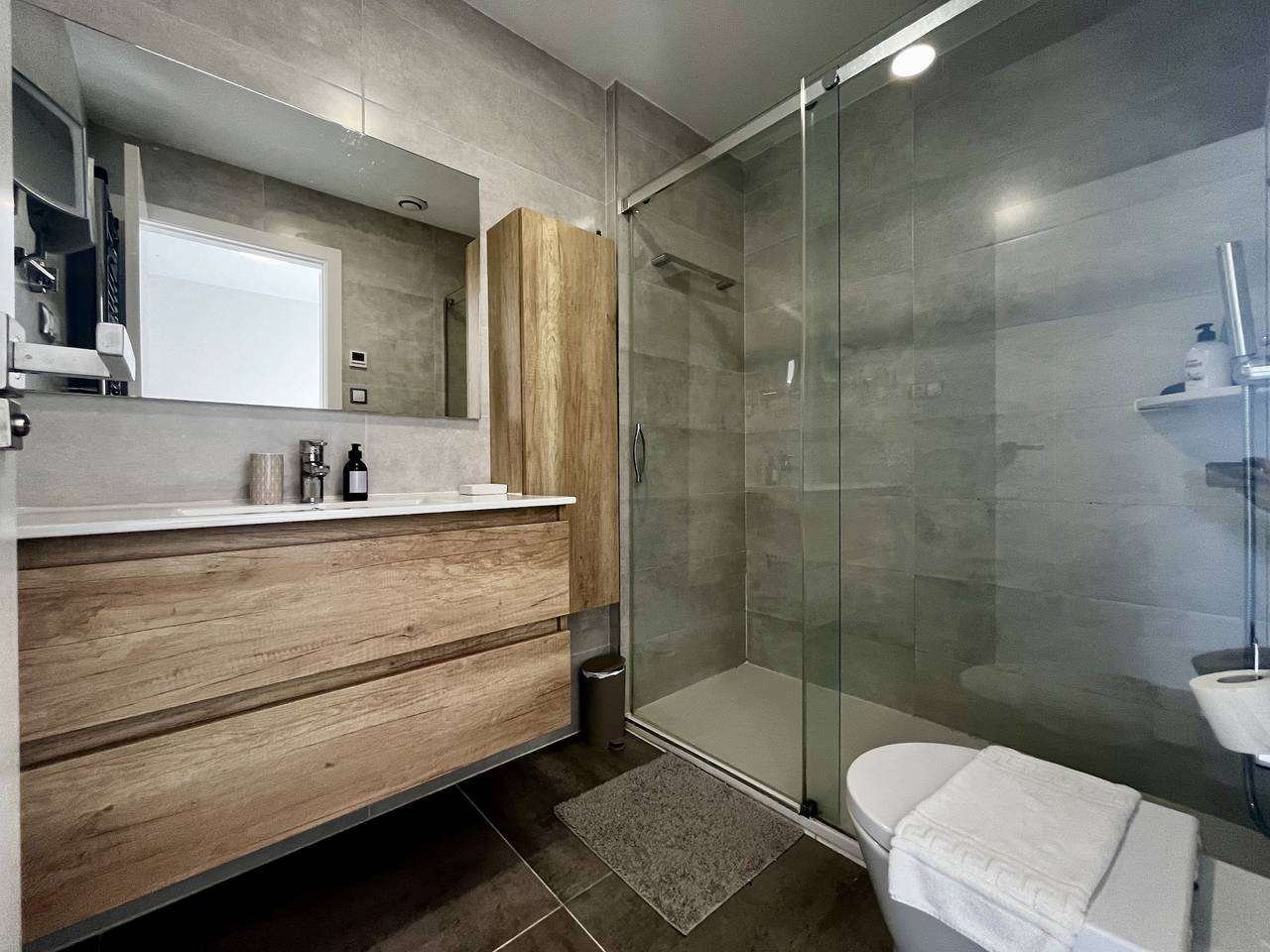 Appartement entier, Infinity Luxury Sea View Apartment with private ga in Los Arenales del Sol, Elche