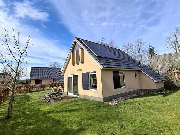 Ferienhaus in Sondel mit Schwimmbecken in Ijsselmeer