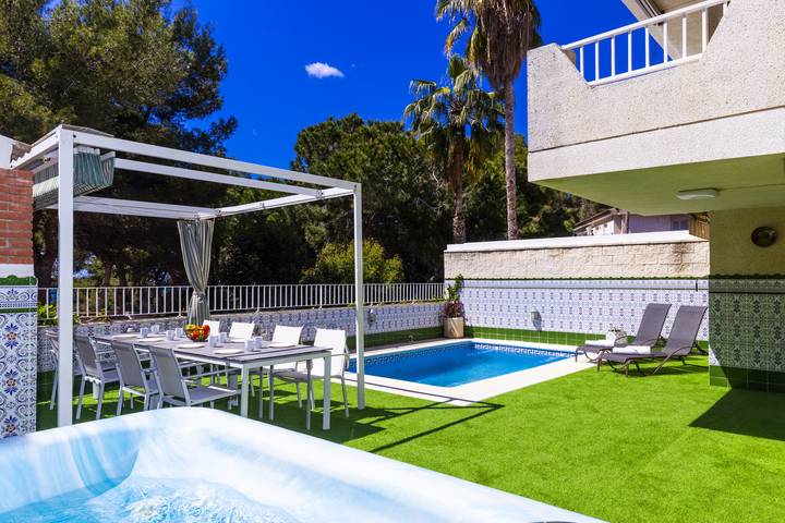 Casa para 14 personas, con jardín y balcón en Salou