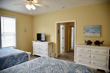 Vacation House for 14 Guests in Oceanside Village, Surfside Beach, Picture 1