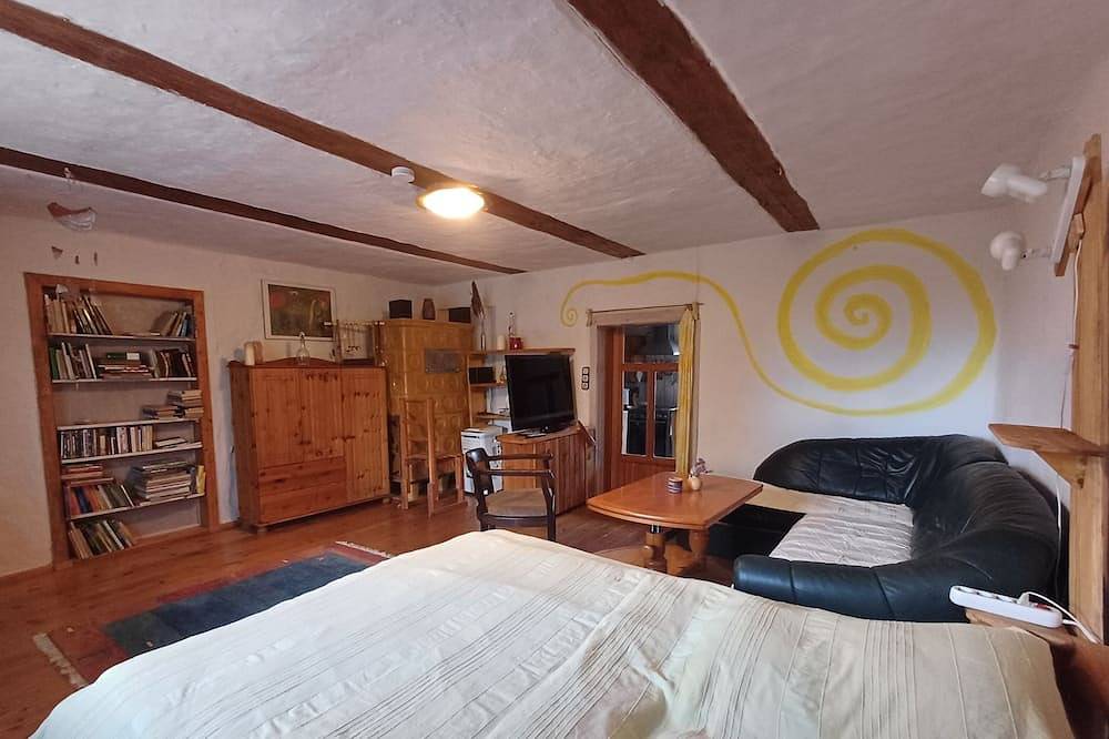Ganze Wohnung, Platz zum Sein: Ferienwohnung in winzigem Dorf - Haustiere willkommen in Schapow, Nordwestuckermark