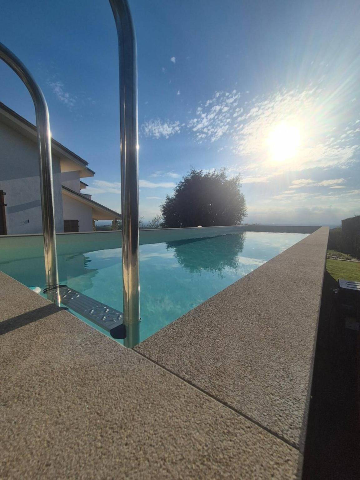Villa 'In Langa' with Mountain View, Private Pool and Wi-Fi in Belvedere Langhe, Langhe