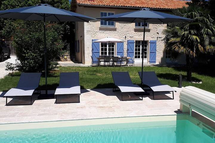 Location de vacances pour 8 personnes, avec jardin à Palluaud
