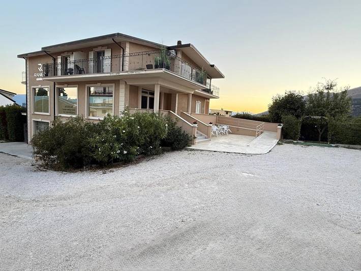 B&b per 2 persone, con Balcone e Terrazza nonché Giardino a Celano