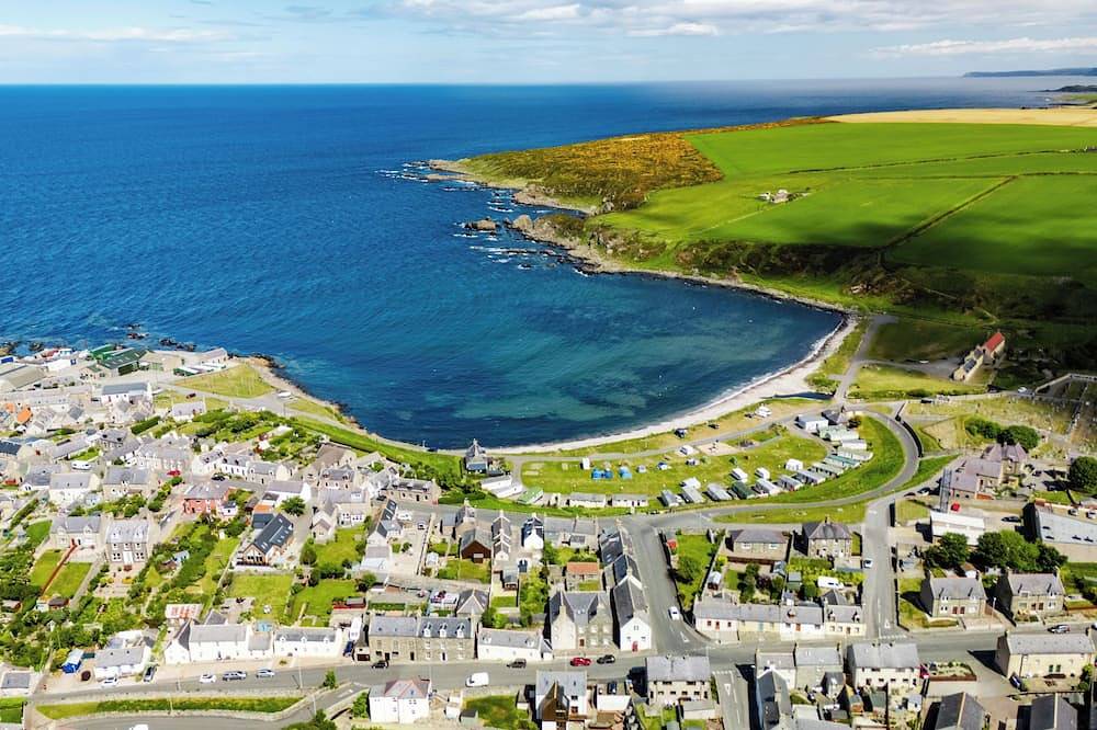 Hideaway Cottage With Hot Tub. Pet Friendly! in Portsoy, Aberdeenshire