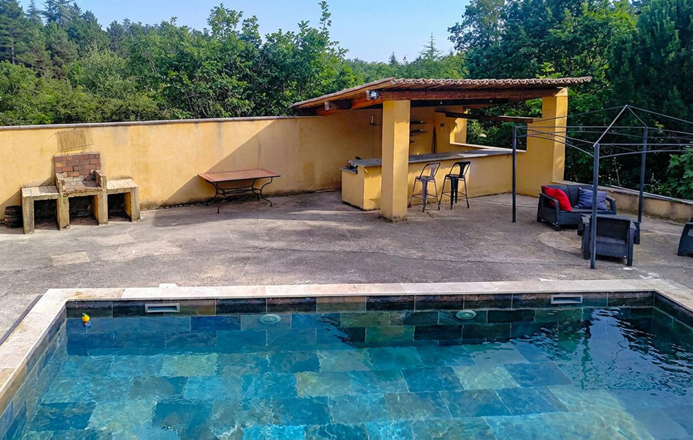 Encantador apartamento vacacional con piscina, jardín y wifi gratuito in Monieux, Parque natural regional del Mont Ventoux