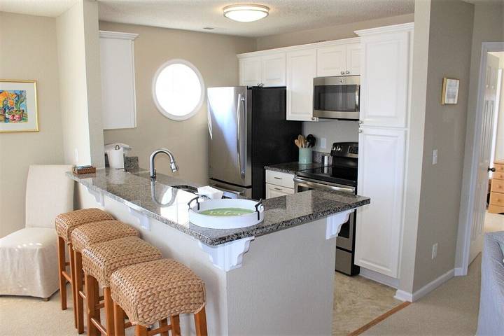 Vacation rental for 8 people, with pool and balcony, with pets in Manteo