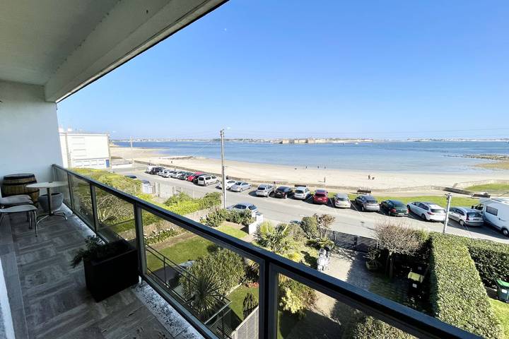 Entire apartment, Luxury T3 standing 2 - Vue mer exceptionnelle 180° in Larmor-Plage, Côte des Mégalithes