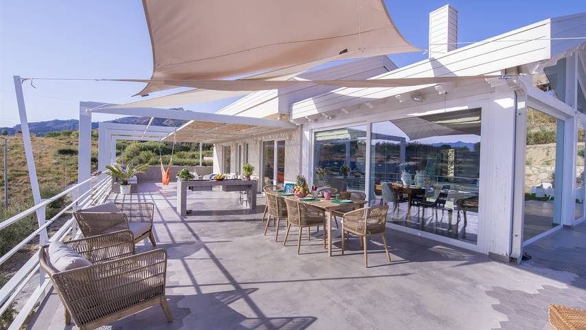 Villa für 6 Personen, mit Whirlpool und Terrasse sowie Garten in Giardini-Naxos