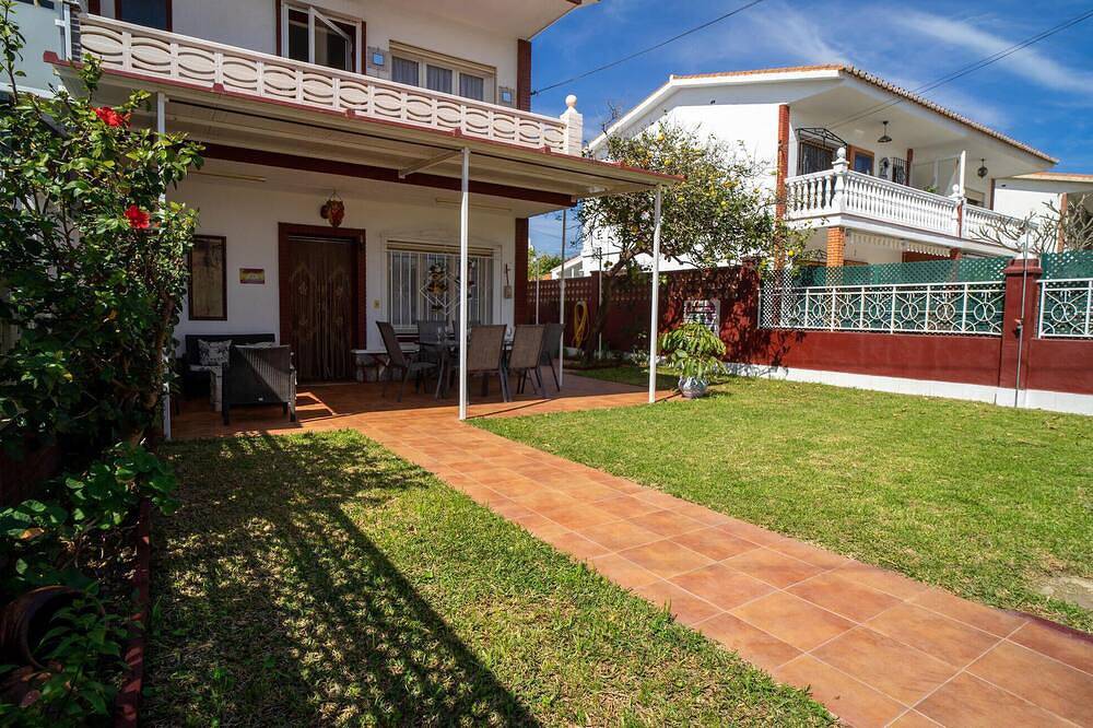 Cozy home in Torre de Benagalbón with Wifi in Playa Torre de Benagalbón, Rincón de la Victoria