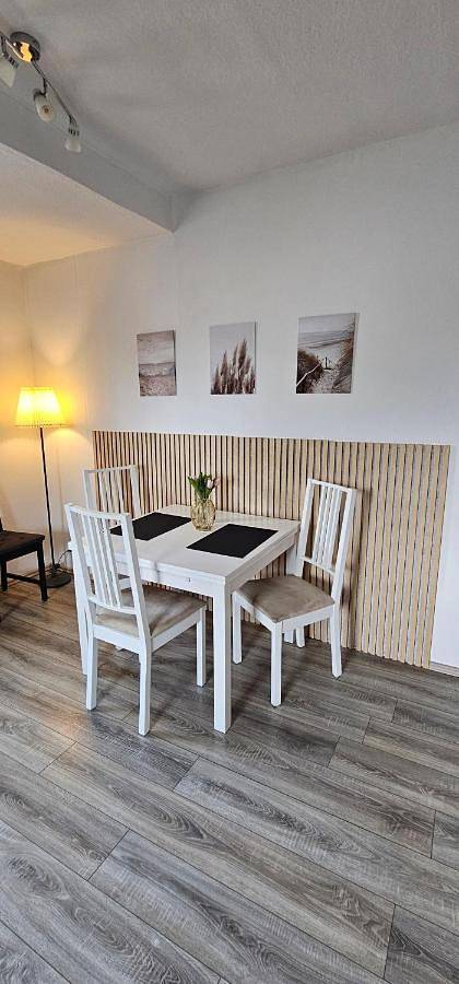 Ferienwohnung für 4 Personen, mit Balkon und Terrasse sowie Garten und Ausblick in Löhnberg